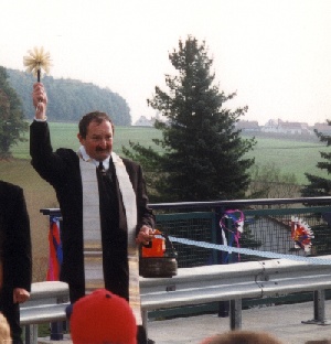 44aa.jpg (40250 Byte)